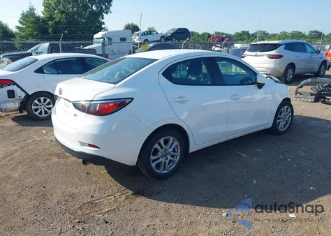 2017 Toyota Yaris Ia z USA, uszkodzony, nr VIN 3MYDLBYV0HY154828
